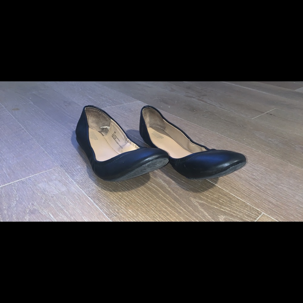 Women’s black flats